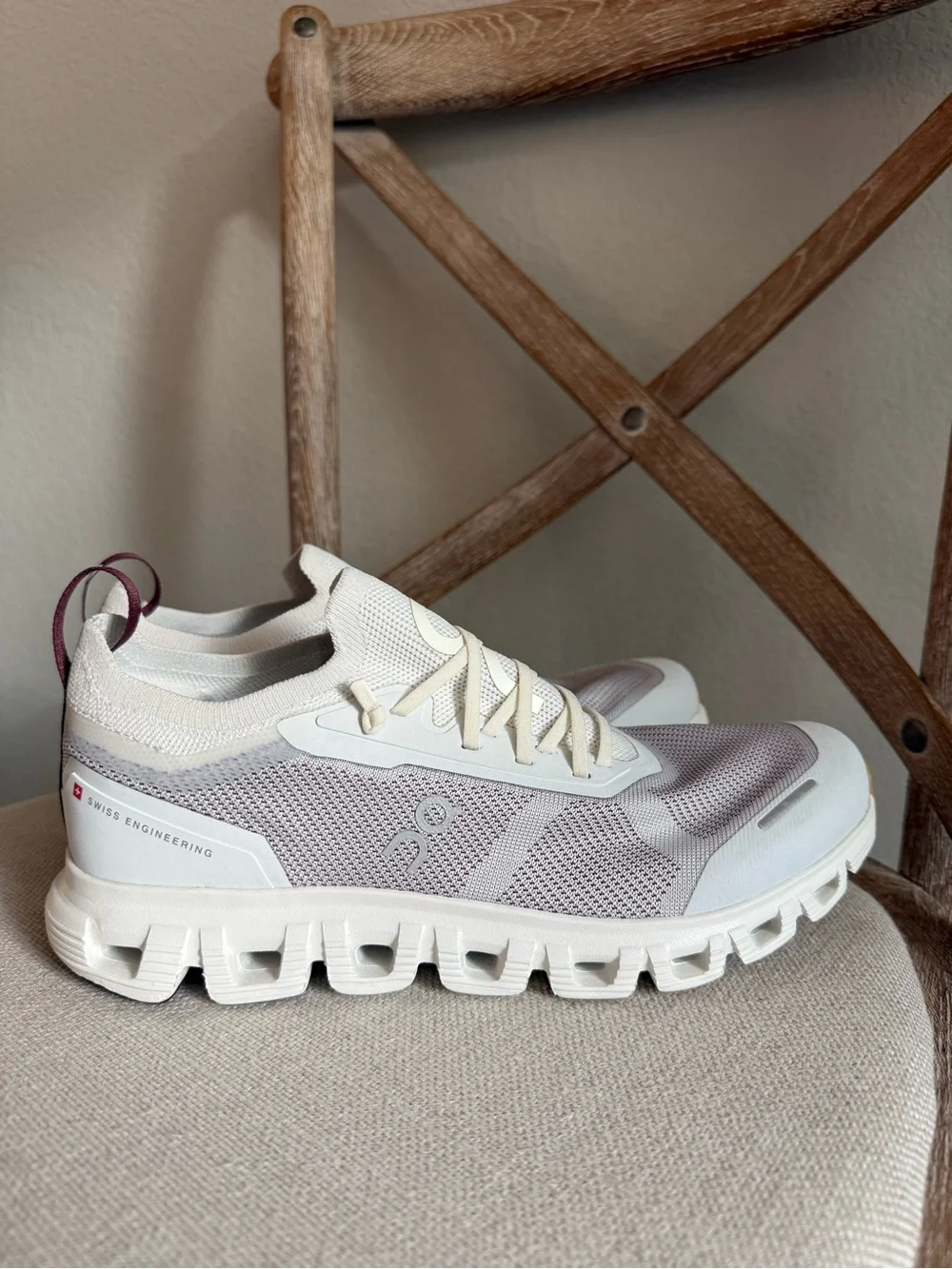 On Cloud 6 Versa Sneakers ice maroon